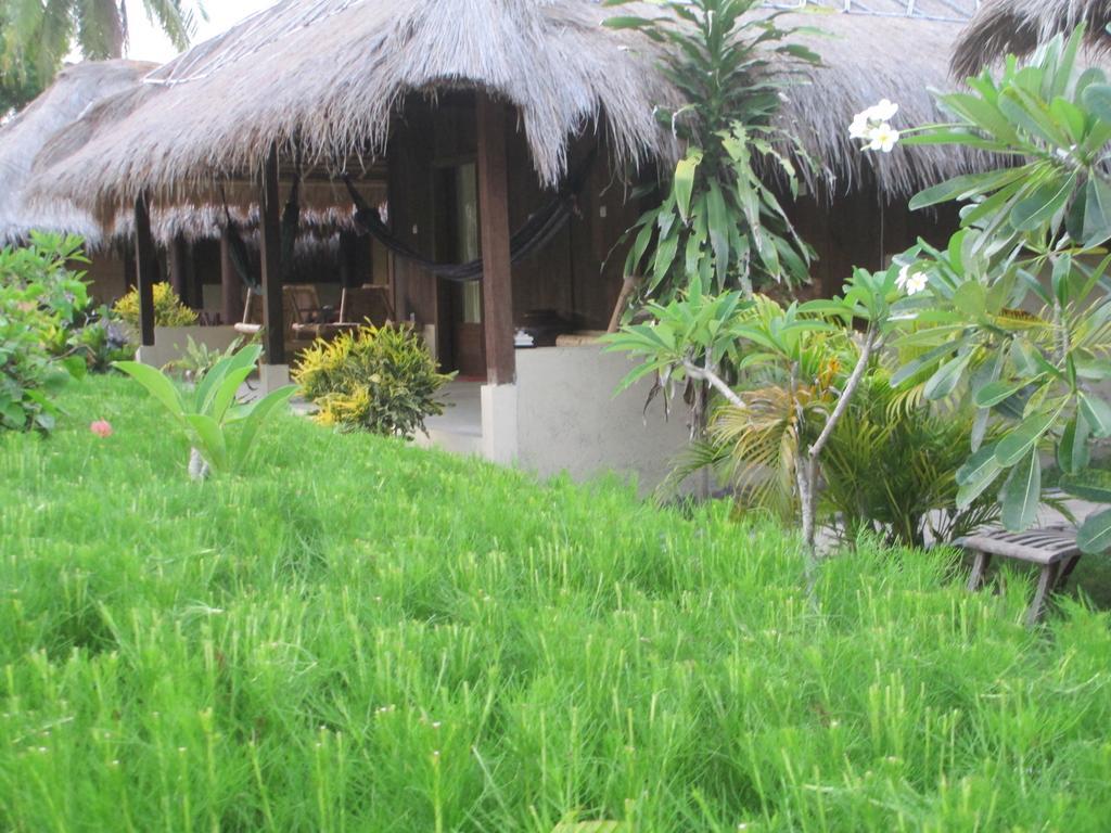 Selong Belanak Bungalows Exterior photo