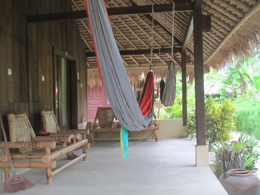 Selong Belanak Bungalows Exterior photo